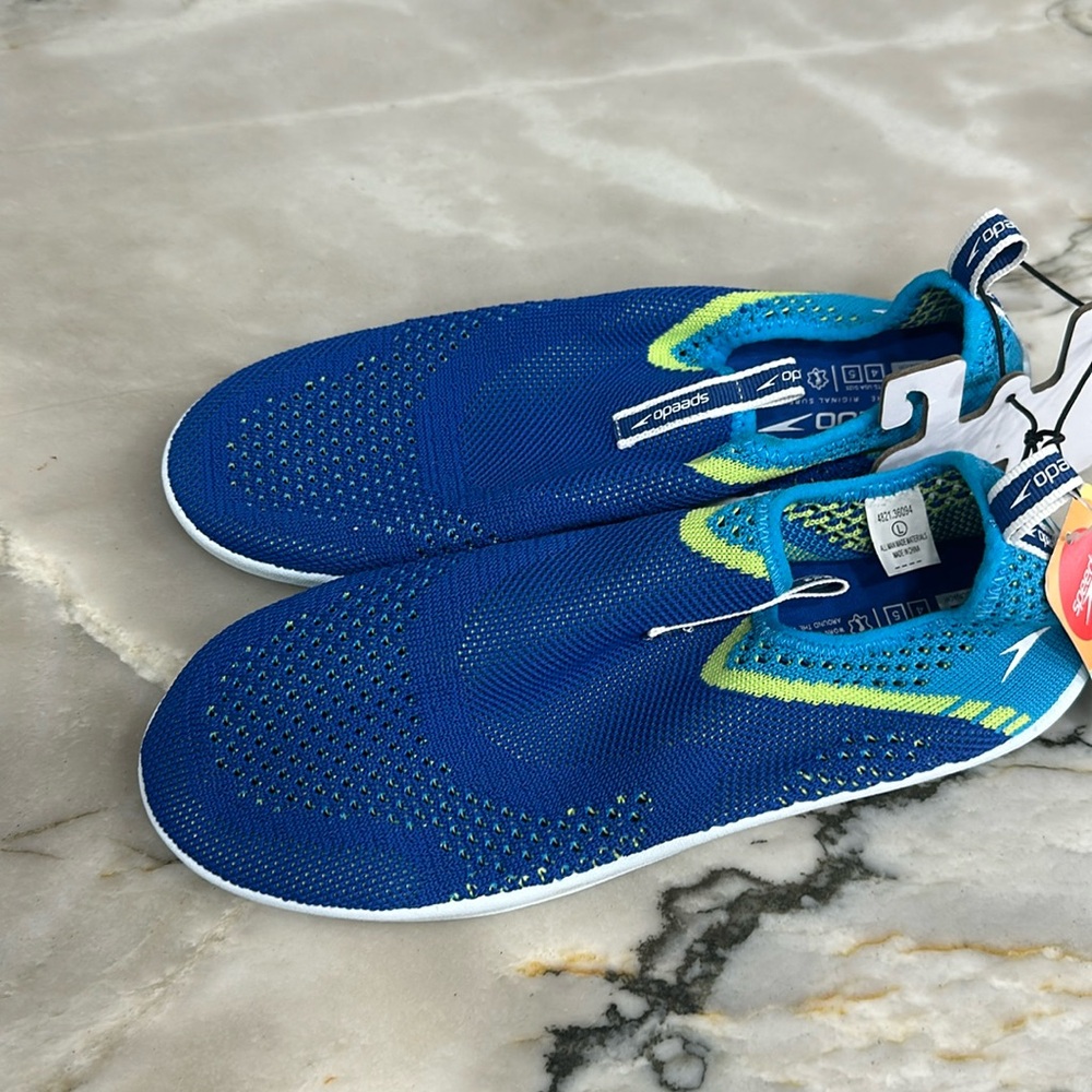 Shoes for swimming